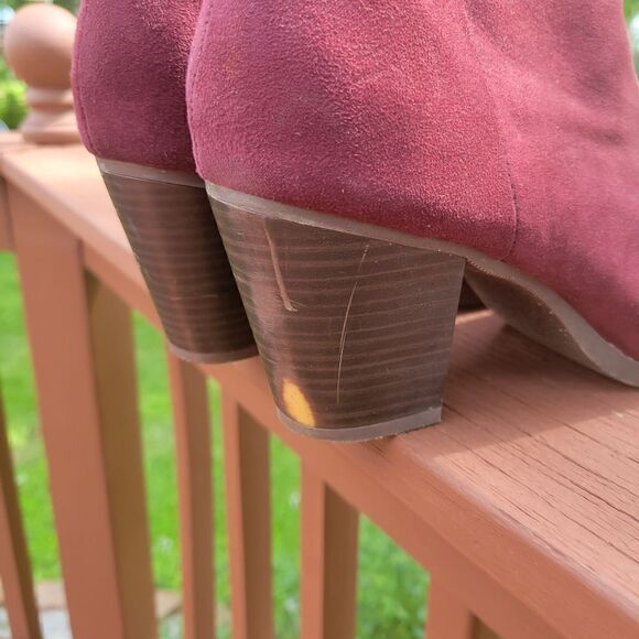 GAP Women's Burgundy Faux Suede Side Zip Stacked Heel Ankle Bootie Size 8 - Picture 2 of 10
